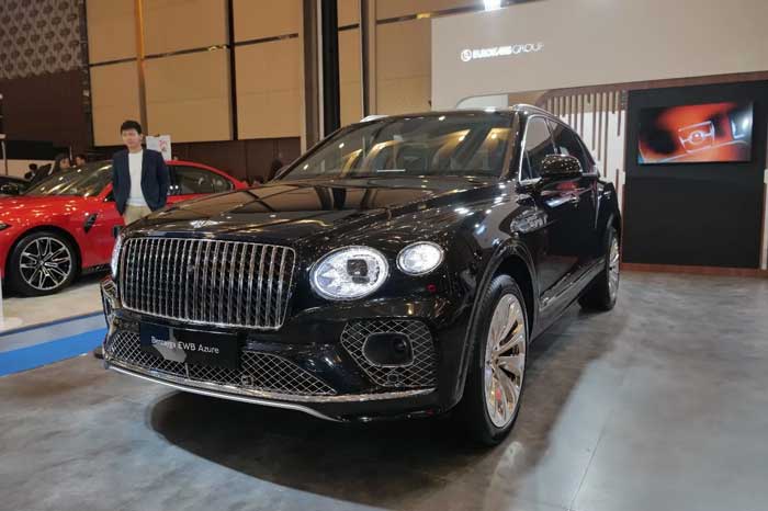 Pabrikan Mobil asal Britania Raya, Bentley, memboyong seri termahalnya Bentley Bentayga EWB ke BCA Expoversary 2024. Mobil ini dibanderol dengan harga Rp 13,15 miliar.