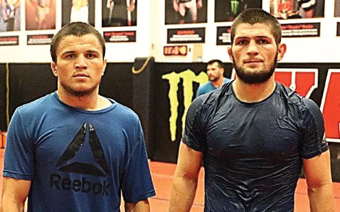 Khabib Nurmagomedov  (kanan)
