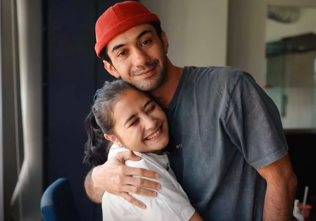Ucapan romantis Prilly Latuconsina di Ultah Reza Rahadian