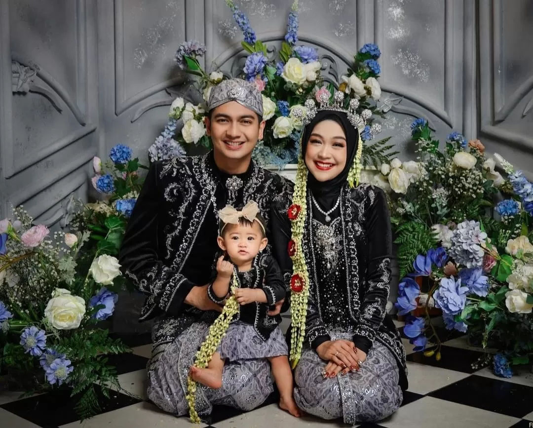 Pasangan selebriti Ria Ricis dan Teuku Ryan.