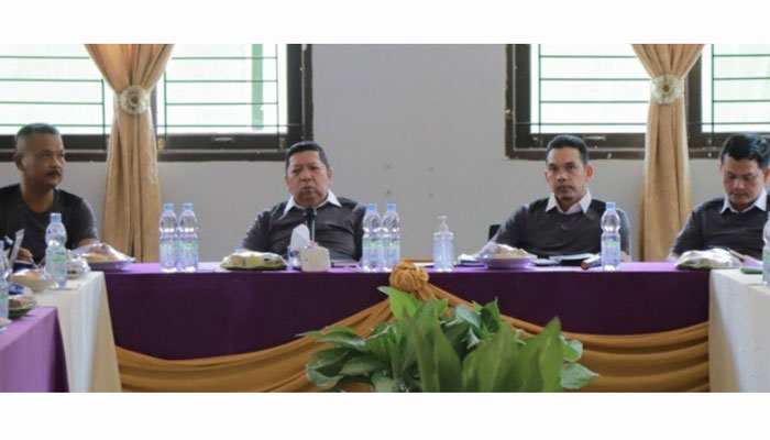 Kepala SKO Riau Aslim (kiri) saat rapat koordinasi tata kelola SKOdi Ruang Rapat SKO Riau Jalan Yos Sudarso Pekanbaru, baru-baru ini.