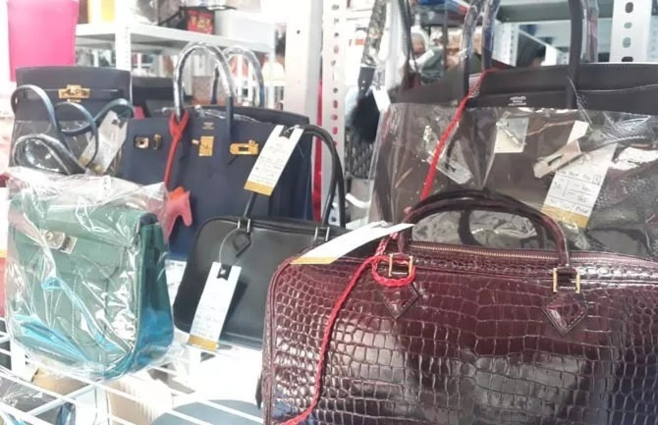 Ragam tas mewah seken branded laris di pasaran.