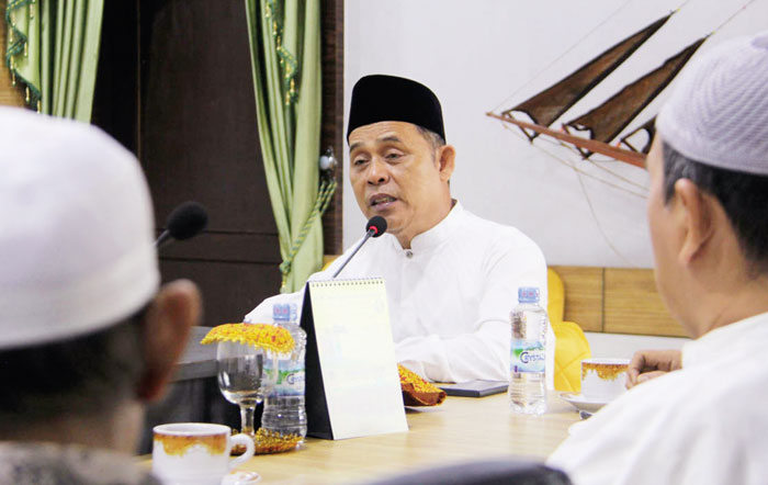 Pj Bupati Inhil H Herman memberikan sambutan pada rapat bersama Baznas di kediaman Bupati, Senin (11/3/2024).