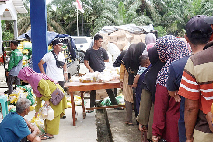 Pemerintah Kabupaten Inhu menggelar gerai pangan murah untuk masyarakat dalam rangka menyambut bulan Ramadan di Kantor Bupati Inhu, baru-baru ini.