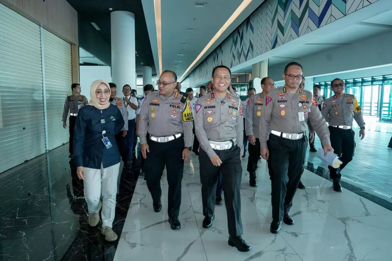 Kakorlantas Irjen Pol Aan Suhanan menghadiri Rapat Koordinasi Penyelenggaraan Angkutan Lebaran 2024 Lintas Penyebrangan Merak-Bakauheni.