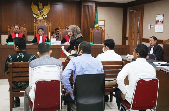 Tujuh panitia pemilihan luar negeri (PPLN) Kuala Lumpur menghadapi sidang perdana di Pengadilan Negeri Jakarta Pusat, kemarin (13/3/2024).