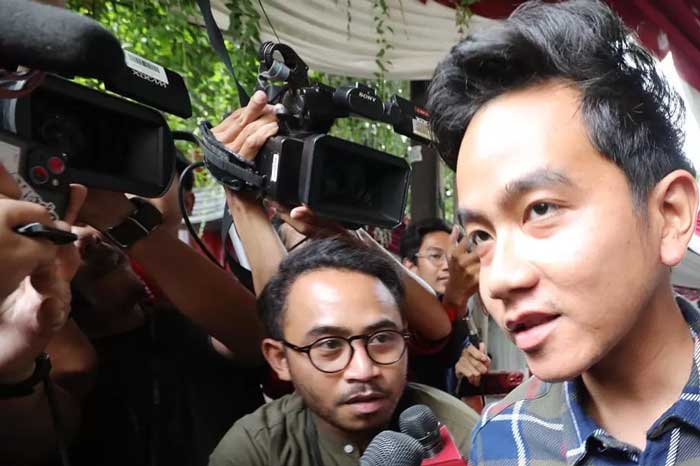 Calon wakil presiden nomor urut 2 Gibran Rakabuming Raka melakukan pertemuan di Jakarta, Jumat (23/2/2024).