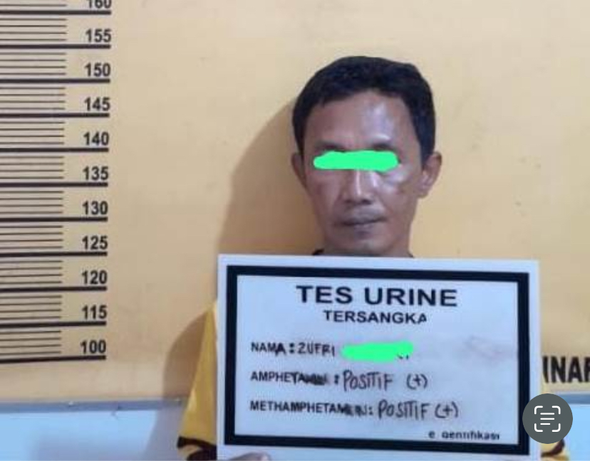 Tersangka penganiayaan, Evi saat diamankan di Mapolsek Bangko.