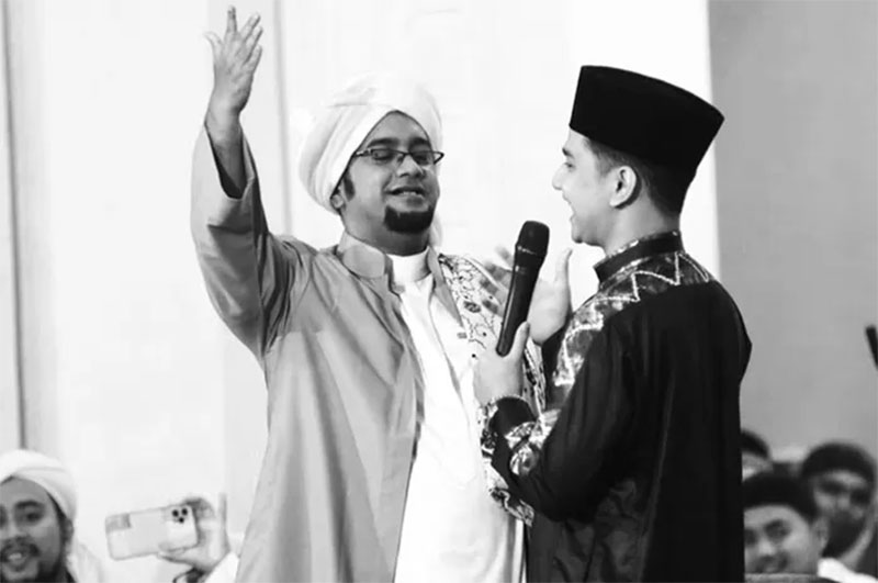 Syakir Daulay saat bersama almarhum Habib Hasan bin Jaafar Assegaf..
