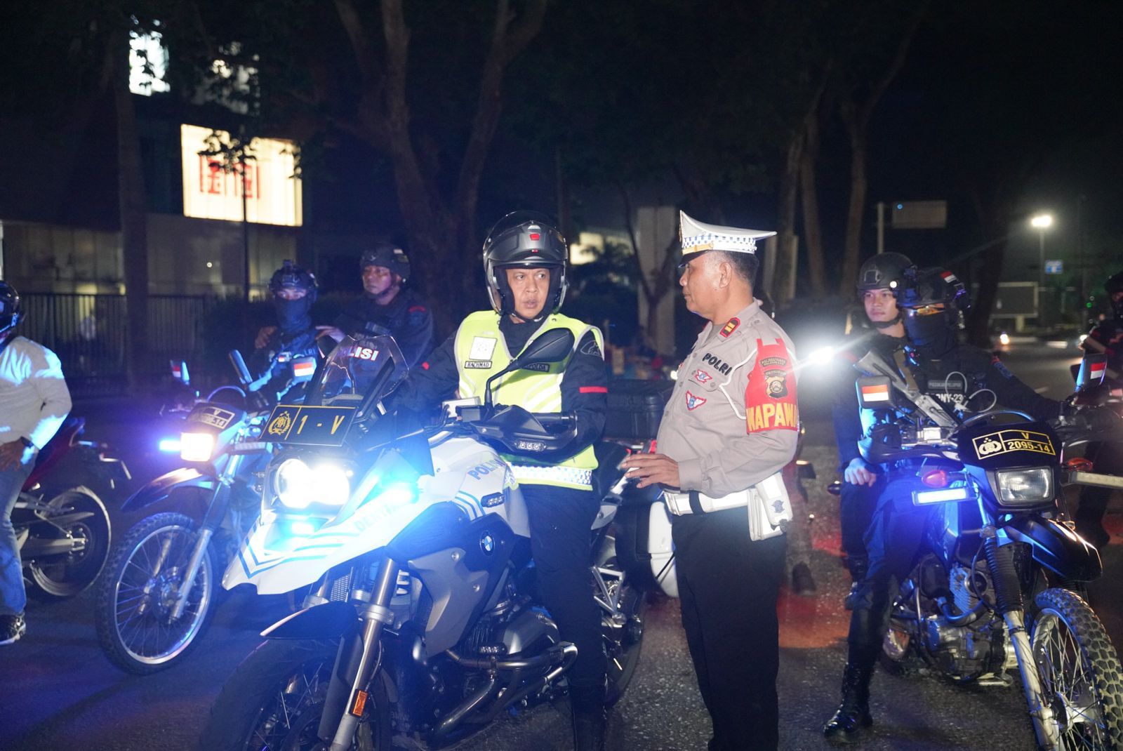 Kapolda Sumsel Irjen Pol A Rachmad Wibowo saat memimpin razia pengamanan Kamtibmas, Ahad (17/3/2024) dinihari.