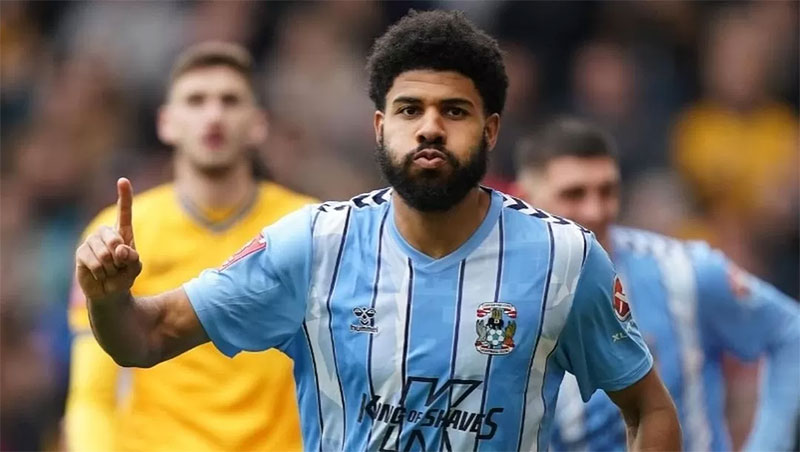 Ellis Simms melakukan usai men jebol gawang Wolves dan mengantarkan Coventry City ke semifinal FA Cup.