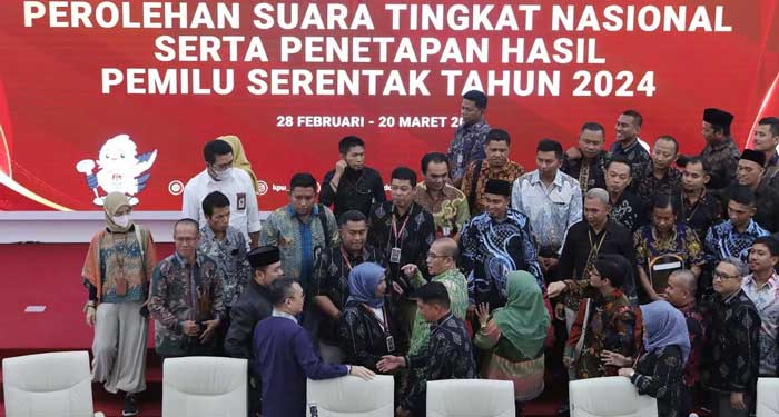 Suasana rapat pleno rekapitulasi hasil penghitungan perolehan suara tingkat nasional Pemilu 2024 di Gedung KPU, Jakarta, Sabtu (16/3/2024).