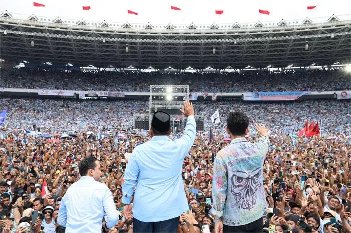 Prabowo- Gibran menyampaikan ucapan terima kasih atas kedatangan pendukungnya di Gelora Bung Karno, Jakarta, dalam acara kampanye akbar Sabtu (10/2) siang bertajuk Pesta Rakyat.