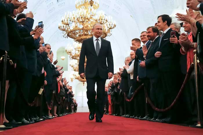 Presiden Rusia Vladimir Putin pada upacara pelantikan 2018 di Moskow.