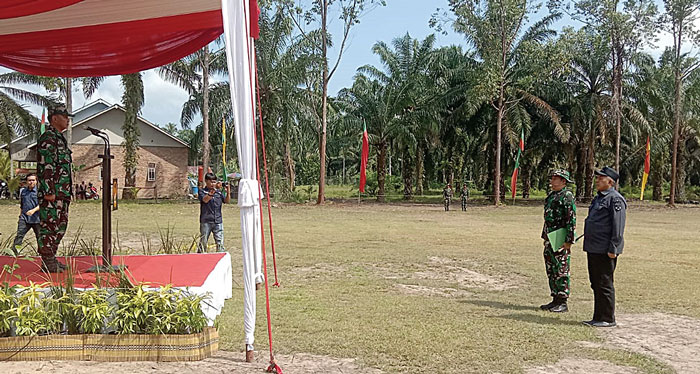 Bupati Siak Alfedri bersama Dandim 0322/Siak melakukan gladi bersih penutupan TMMD ke-119 di lapangan Sungai Tengah, Kecamatan Sabak Auh, Siak, Selasa (19/3/2024).