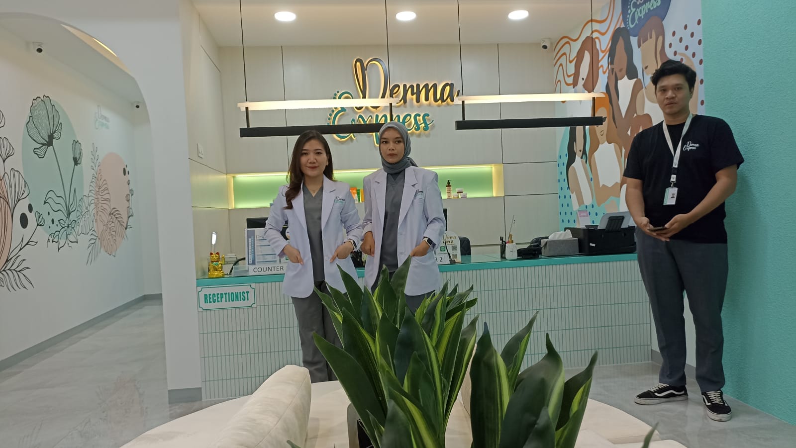 Derma Express, klinik estetik dengan dokter berstandar internasional buka cabang di Pekanbaru, tepatnya di Jalan Riau Nomor 10 E.