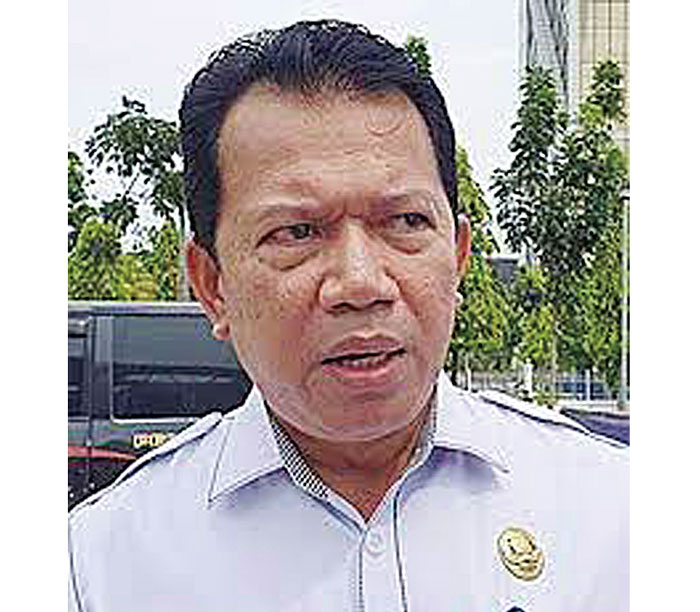 Direktur Rumah Sa&shy;kit Jiwa (RSJ) Tampan  Zai&shy;nal Arifin