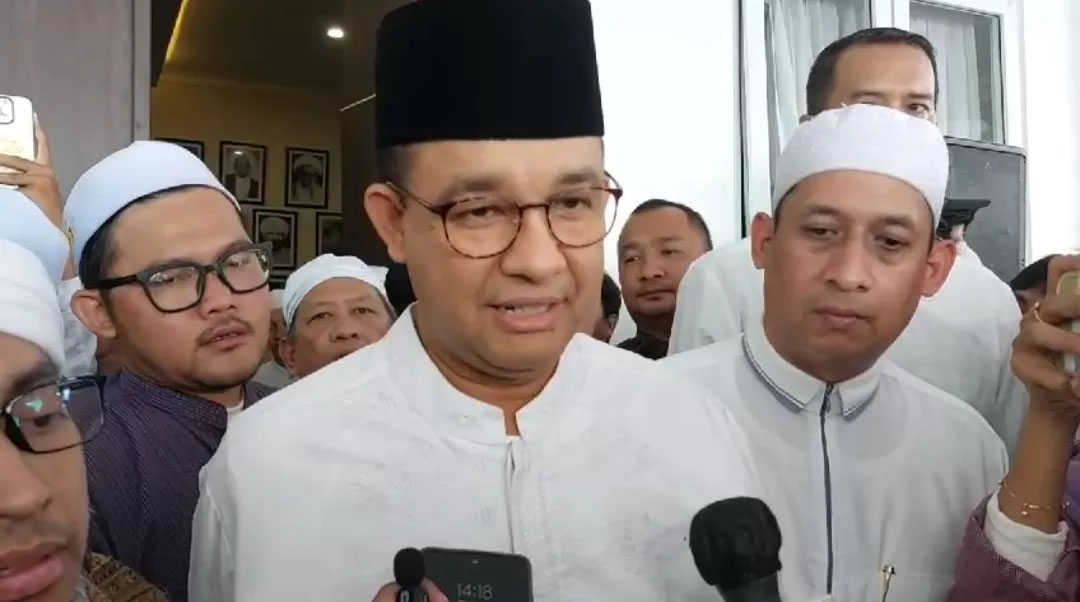 Calon presiden nomor urut 1 Anies Baswedan melakukan takziah atas wafatnya Habib Hasan bin Jafar Assegaf di Depok, Jawa Barat.