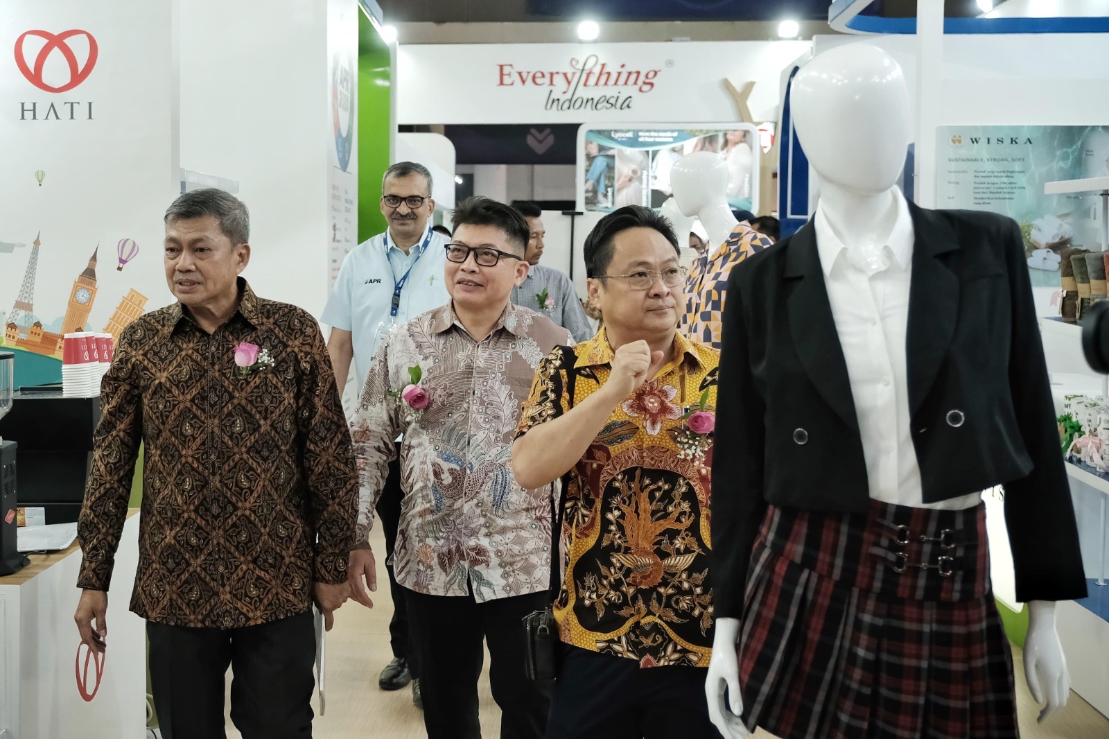 President Direktur APR, Basrie Kamba (tengah), saat menghadiri pembukaan pameran Indo Intertex 2024 di JIEXPO Kemayoran, Jakarta, belum lama ini.