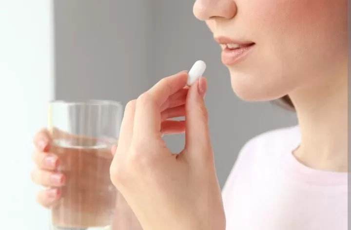 Ilustrasi konsumsi vitamin