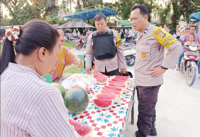 Jajaran Polsek Tambang melaksanakan Operasi Tertib Lancang Kuning 2024 di Pasar Ramadan Pos PAM Pasar Danau, Kecamatan Tambang, Kabupaten Kampar, Sabtu (23/3/2024).