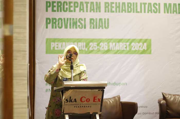 Sekretaris Utama Badan Restorasi Gambut dan Mangrove  Dr  Ir  Ayu Dewi Utari  MSi berikan keterangan pers di Provinsi Riau yang diikuti oleh stakeholder bertempat di SKA Co Ex, Pekanbaru.