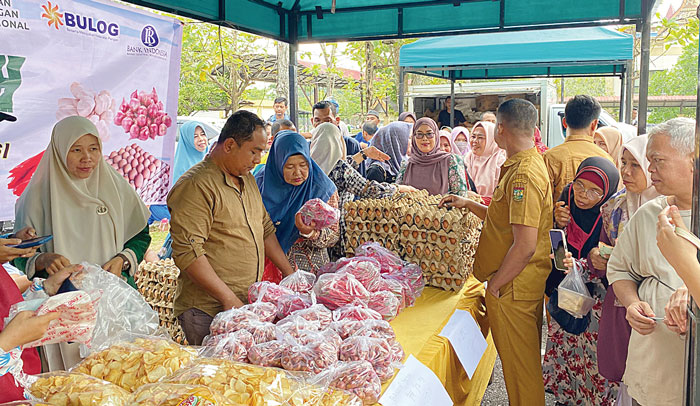Pemkab Kampar gencar menggelar gerakan pangan murah dalam rangka bulan suci Ramadan dan menyambut Hari Raya Idulfitri 1445 Hijriah dilaksanakan di Kompleks Kantor Bupati Kampar, Senin (25/3/2024).