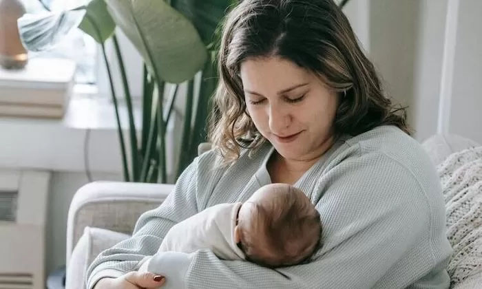 Ternyata lagu Nina Bobo banyak memilii manfaat untuk membangun bonding antara orang tua dengan anak. Kebiasaan ini juga dapat membantu anak mempelajari bahasa.