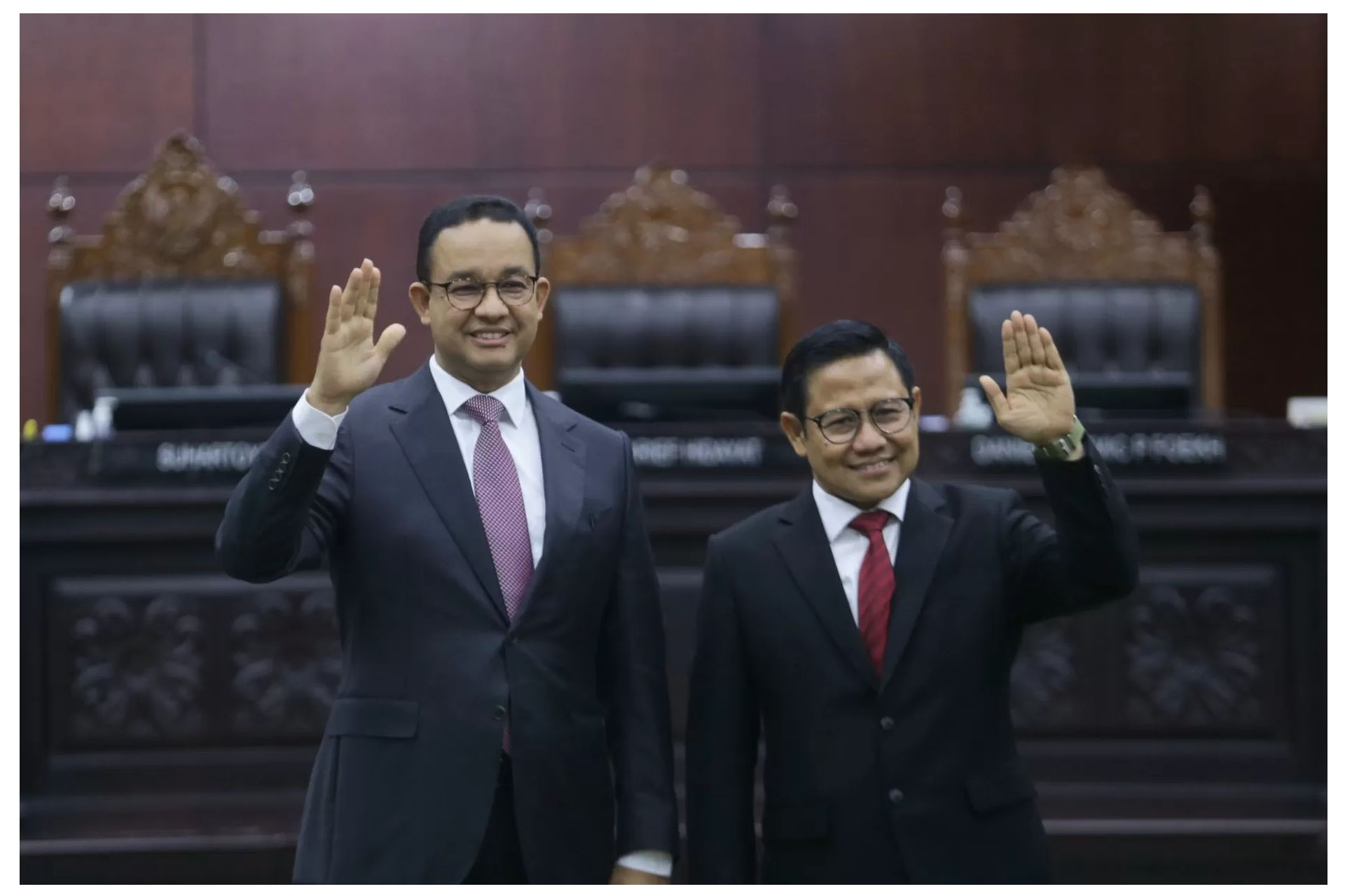 Calon presiden dan calon wakil presiden nomor urut 1 Anies Baswedan dan Muhaimin Iskandar bersama tim kuasa hukum pada sidang perdana perselisihan hasil Pilpres 2024 di Gedung Mahkamah Konstitusi.