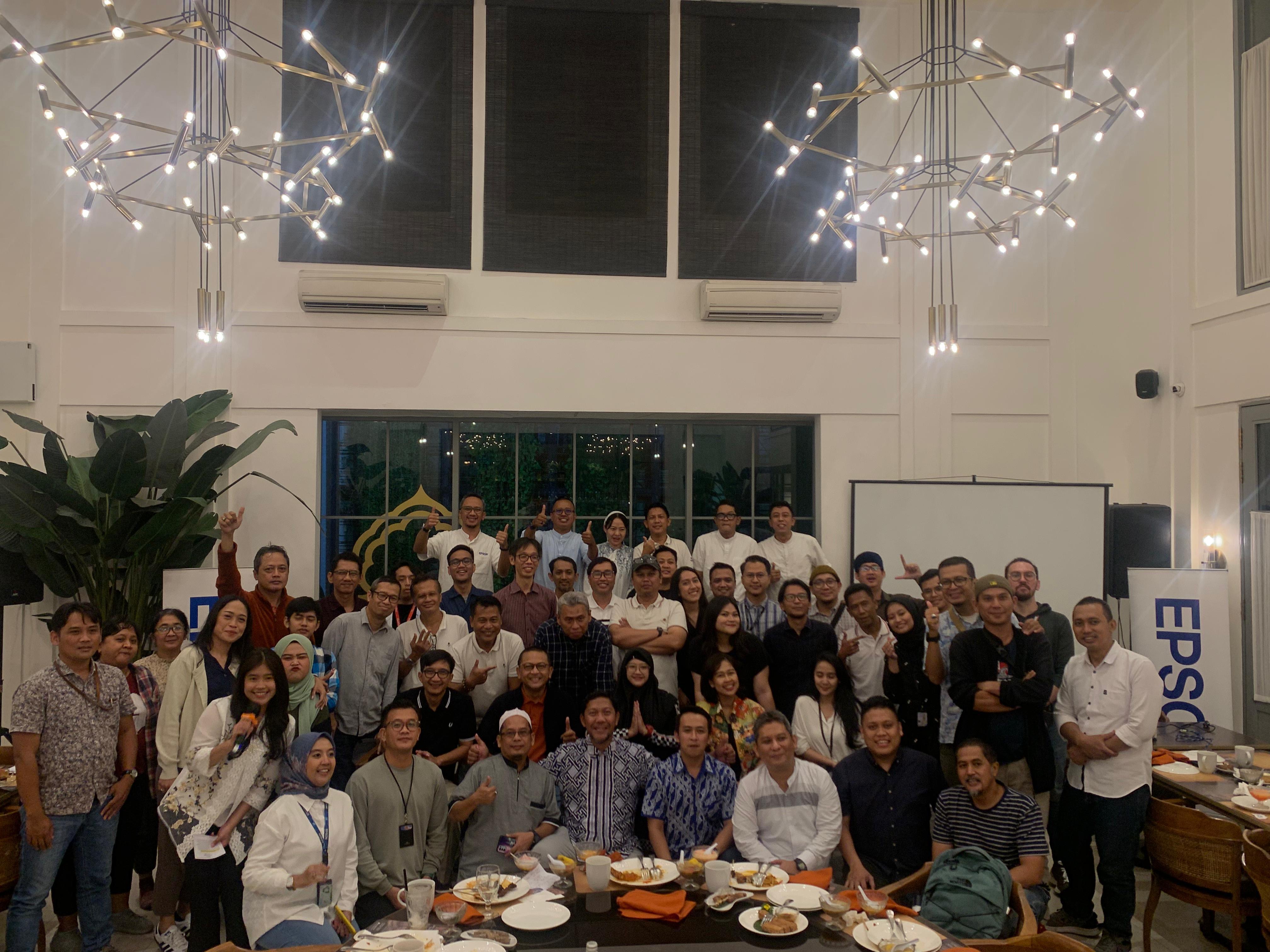 Momen buka puasa  Epson Indonesia bersama awak media lokal dan nasional dari seluruh Indonesia di Seribu Rasa Gunawarman (27/3/2024).