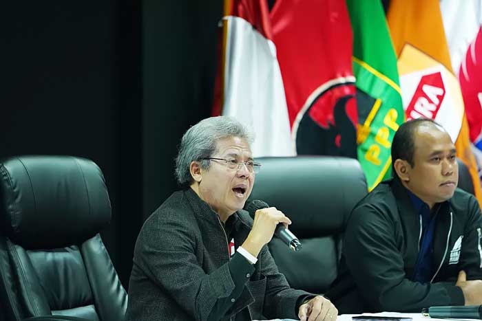 Deputi Bidang Hukum Tim Pemenangan Nasional (TPN) Ganjar Pranowo-Mahfud MD, Todung Mulya Lubis bersama Dir Eksekutif Direktorat Informasi dan Juru Bicara TPN Ganjar Mahfud Tomi Aryanto .