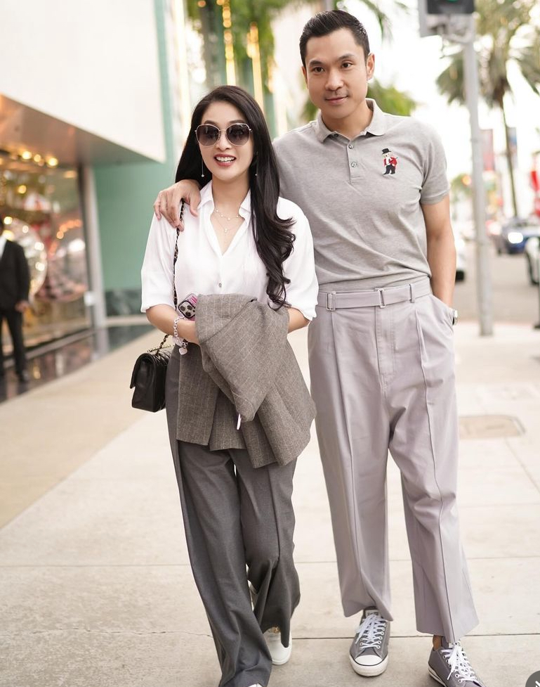 SANDRA DEWI DAN HARVEY MOEIS