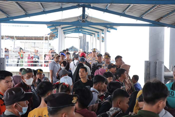 Pemudik mulai memadati Pelabuhan Tanjung Harapan, Selatpanjang, Kabupaten Kepulauan Meranti, Jumat (29/3/2024).