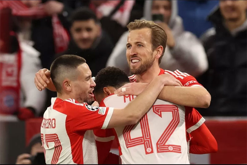 Harry Kane dkk melakukan selebrasi usai membobol gawang Lazio di Liga Champions. Harry Kane siap dimainkan Bayern Munchen saat menjamu Borussia Dortmund di Bundesliga Jerman, Ahad (31/3/2024).