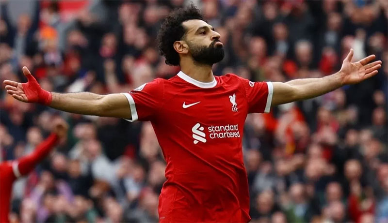 Mohamed Salah melakukan selebrasi usai mencetak gol kemenangan Liverpool atas Brighton.