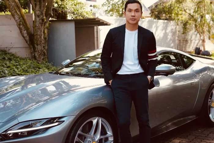 Postingan Sandra Dewi terkait Harvey Moeis yang berpose di mobil Ferrari Roma. (Instagram/Sandra Dewi)