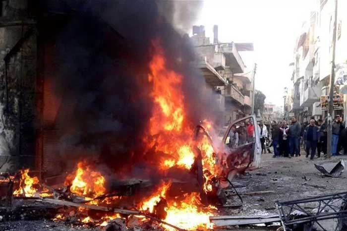 Sebuah kendaraan yang terbakar terlihat di lokasi ledakan bom mobil di Latakia, Suriah, 22 Januari 2019. (Xinhua)