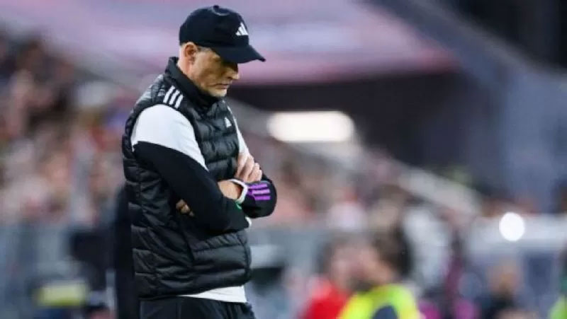 Pelatih Bayern Munchen, Thomas Tuchel menyerah dalam perburuan gelar juara Bundesliga usai takluk dari Borrusia Dortmund.