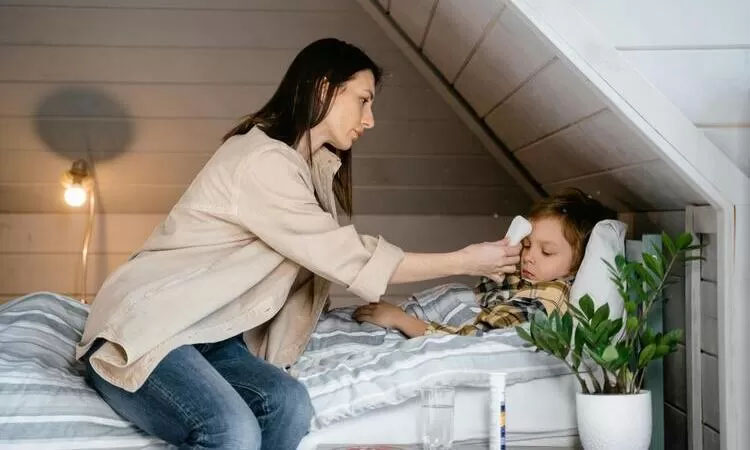 Ilustrasi seorang anak yang sedang mengalami DBD.