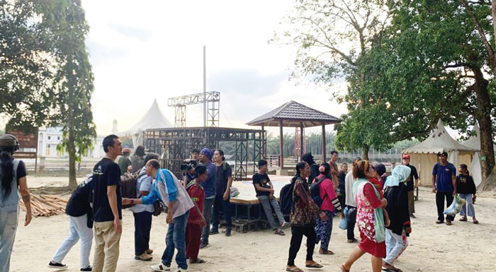 Para talent yang akan tampil pada iven  Bele Kampung mulai berdatangan ke Desa Wisata Buluh Cina, Ahad (31/3/2024).