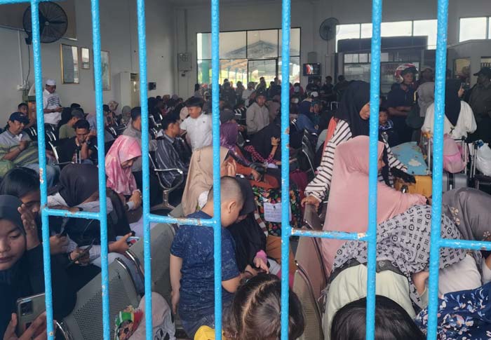 Pemudik mulai memadati Pelabuhan Tanjung Harapan, Selatpanjang, Kepulauan Meranti.