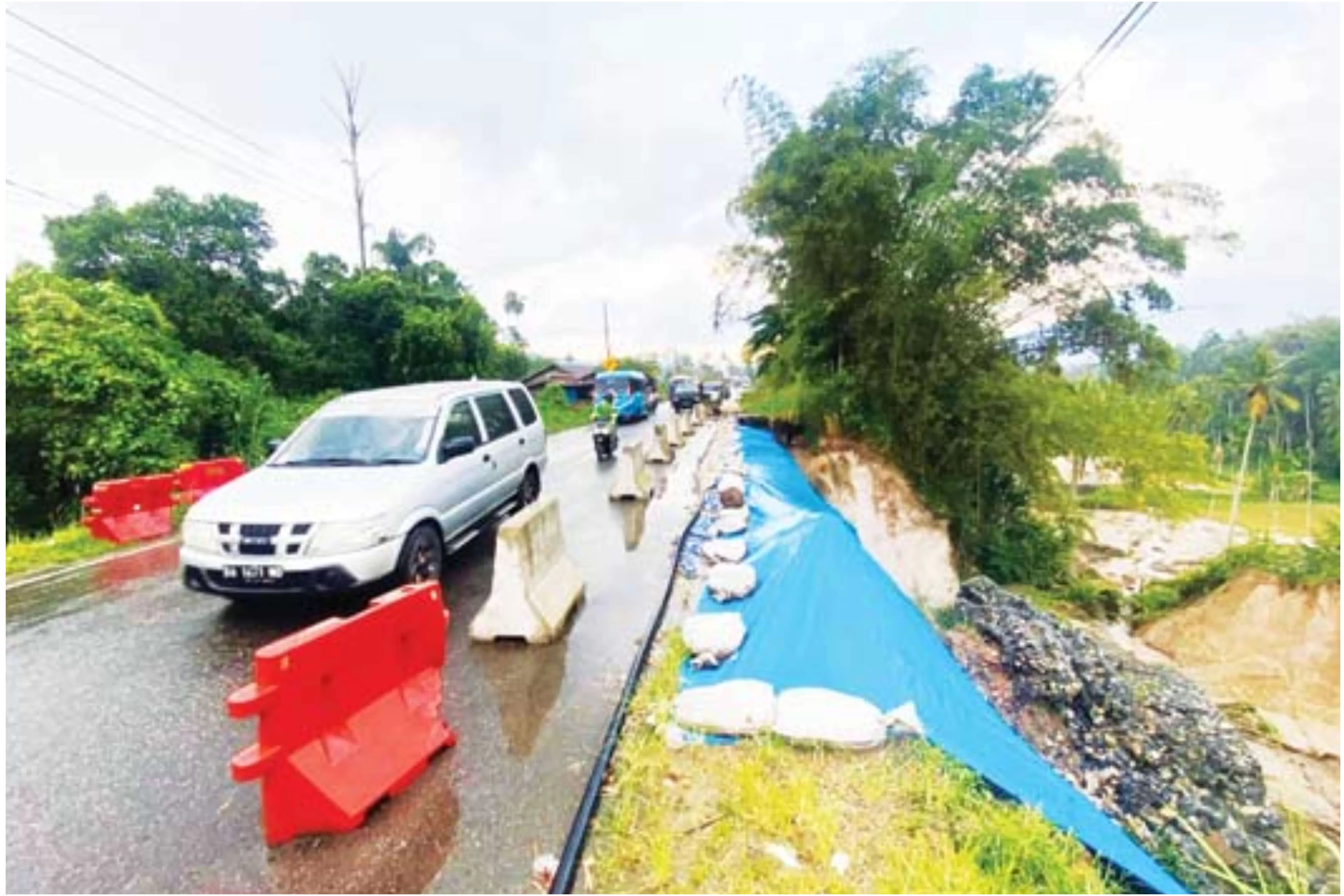 Kondisi jalan raya Payakumbuh-Bukittinggi yang terban beberapa waktu lalu butuh penanganan khusus dari instansi terkait.