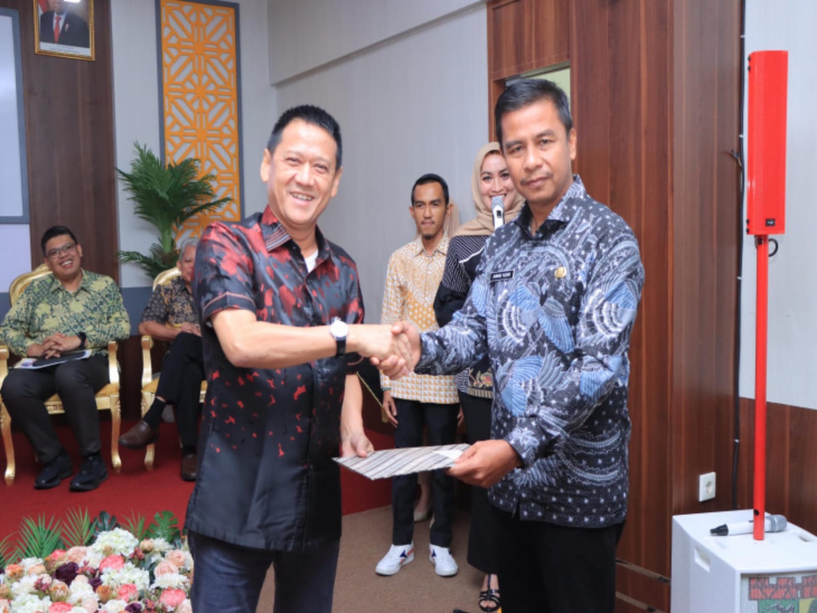 Pj Bupati Kampar H Hambali SE MBA MH sudah menunjuk Asisten I Bidang Pemerintahan dan Kesra Setda Kampar Ahmad Yuzar sebagai Plh Sekda Kabupaten Kampar.