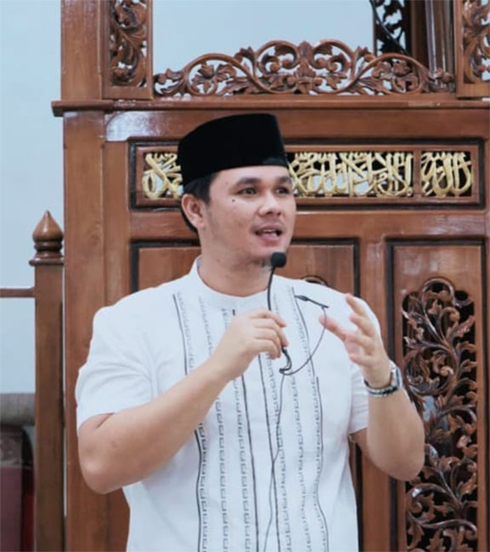 Dr Adam SH MH