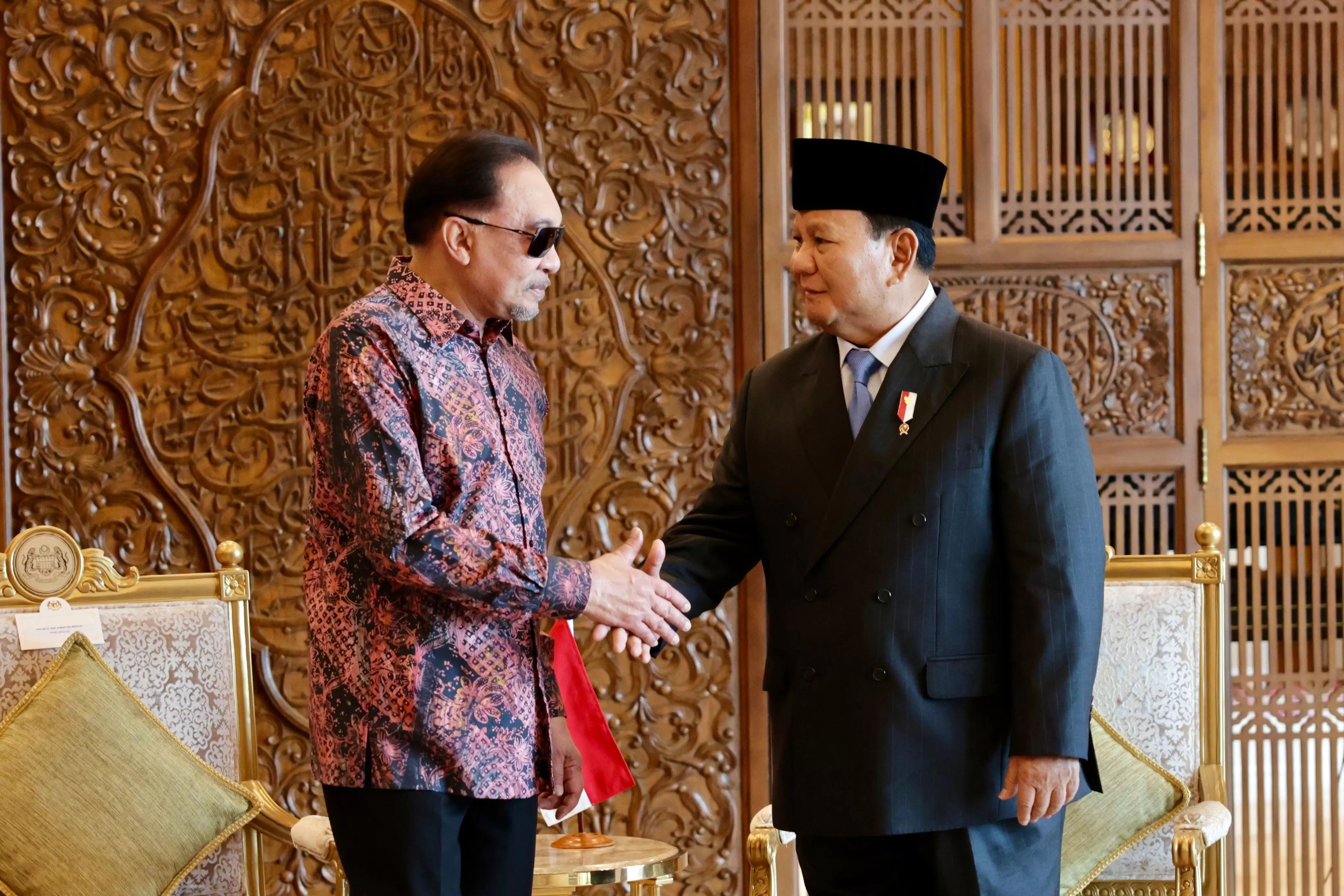 Menteri Pertahanan RI Prabowo Subianto melakukan kunjungan kehormatan kepada Perdana Menteri Malaysia YM Dato