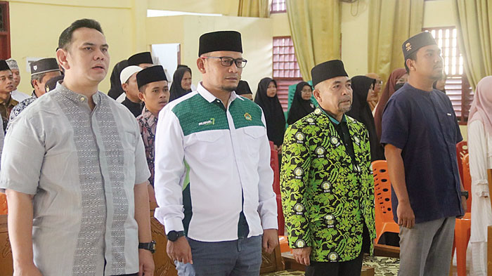 Ketua DPD LDII Rohil H Sarman Syahroni MIP bersama sejumlah tokoh saat menghadiri pembukaan kegiatan pelatihan dai remaja di Bagansiapiapi, baru-baru ini.