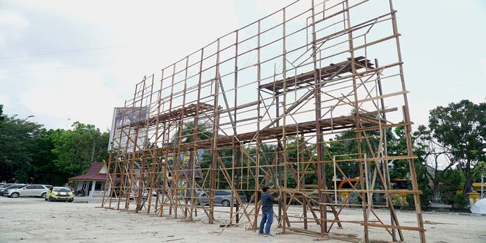 Pemko Pekanbaru mengadakan Festival Lampu Colok untuk memeriahkan malam ke-27 ramadhan 1445 H