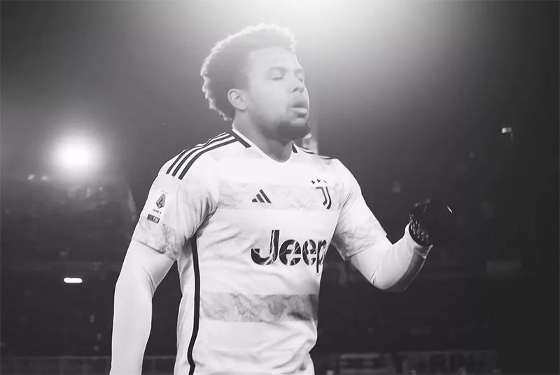 Juventus memposting foto hitam putih dari Weston McKennie yang mendapatkan dugaan rasisme dalam laga kontra Lazio pada Cop Italia.