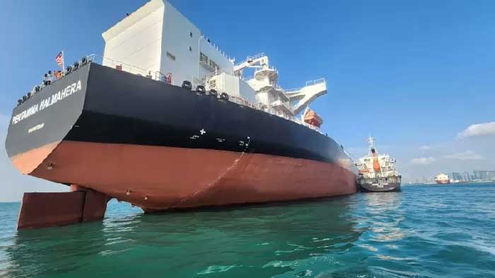 Kapal Pertamina Halmahera merupakan kapal Suezmax untuk mengangkut muatan berupa minyak mentah dan produk serupa lainnya, dengan rute pelayaran internasional.