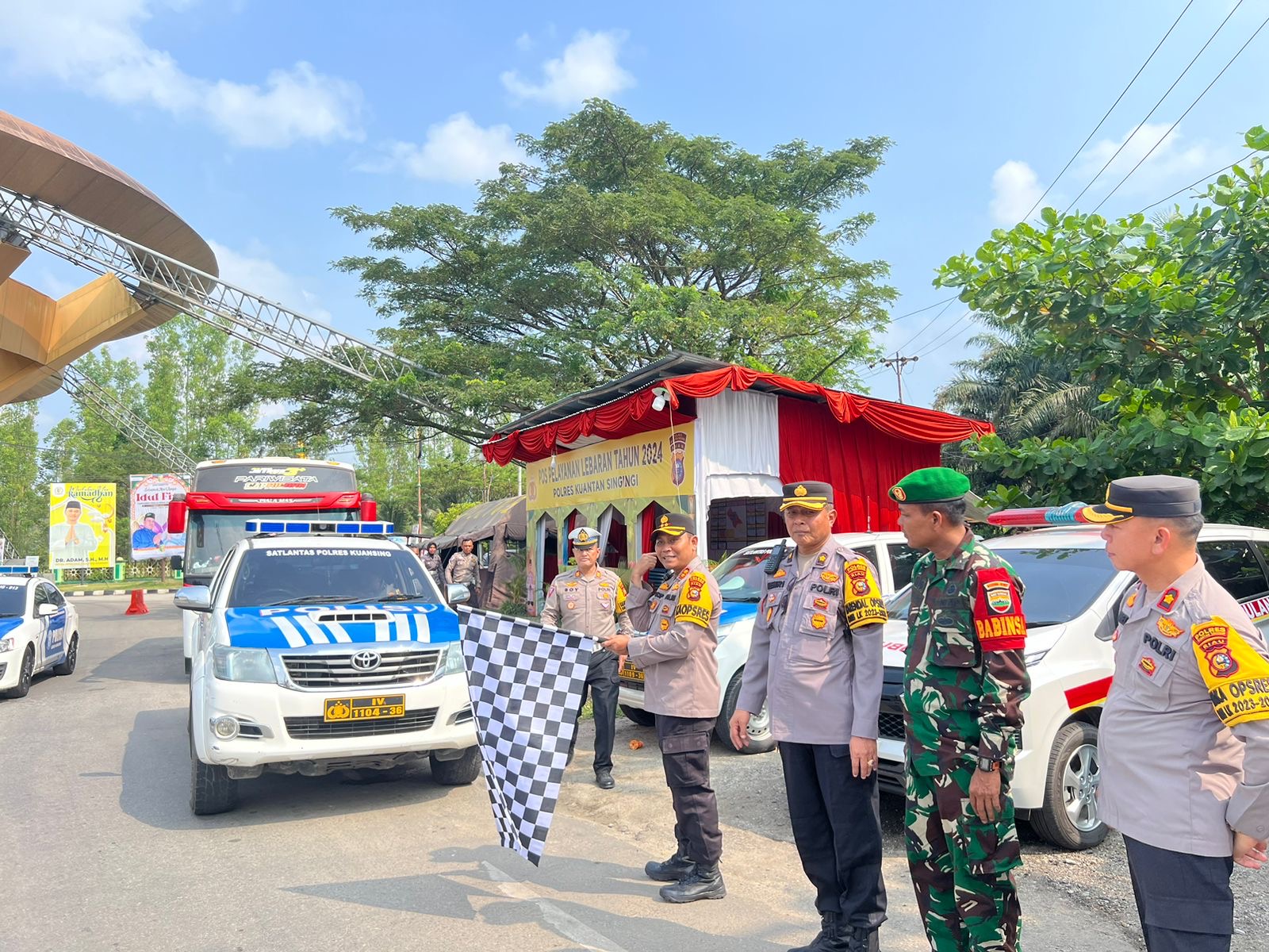 Kapolres Kuansing AKBP Pangucap Priyo Soegito SIK MH, Sabtu (6/4/2024) melepas mudik lebaran kebangsaan.